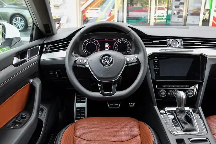 一汽-大众cc内饰功能 朱鹭白