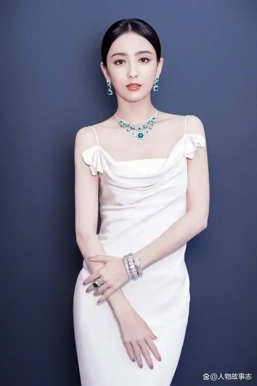 新疆十大美女明星,个个都是盛世美颜!