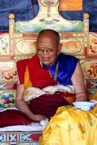 众生解脱的依怙主阿秋法王示现圆寂