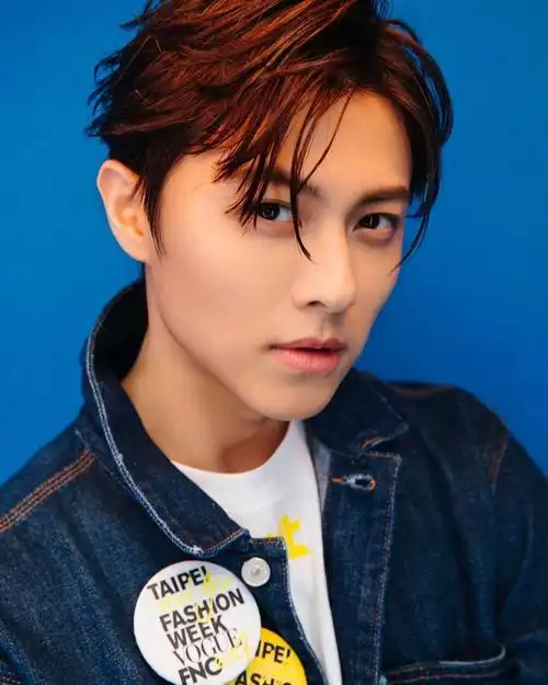 王子邱胜翊拍率性写真演绎牛仔时尚帅气无限