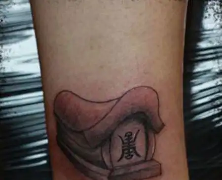 手腕棺材纹身图案