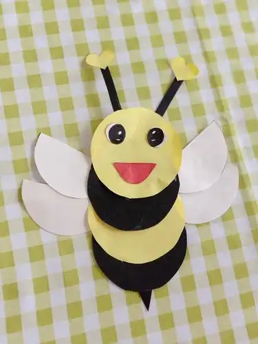 童蒙幼儿园网络教学课程亲子手工《小蜜蜂》