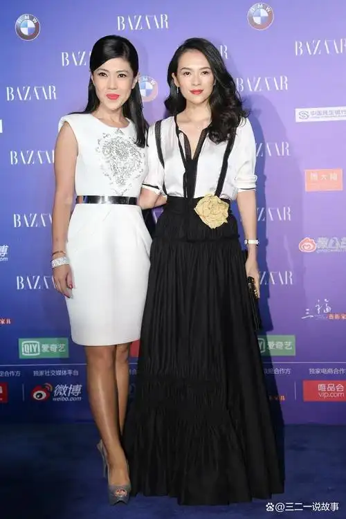 直到看到苏芒肆无忌惮一边坐在潘石屹的大腿上