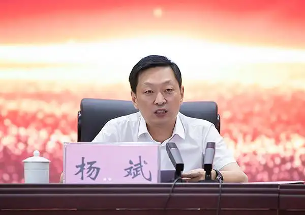 富顺县委书记杨斌讲话 摄影 曾健杨斌指出,这次会议是一次振奋的大会