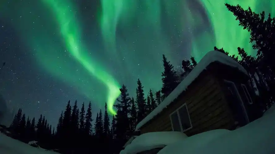 极光营地/跨越北极圈/到访冻脚镇/赠海鲜欢迎晚餐/4次极光观测不重样)