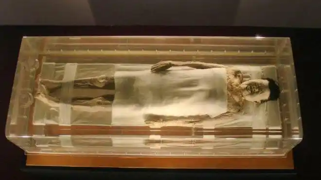 古墓女尸2000年不腐传说中的睡美人震惊了考古界的谜团