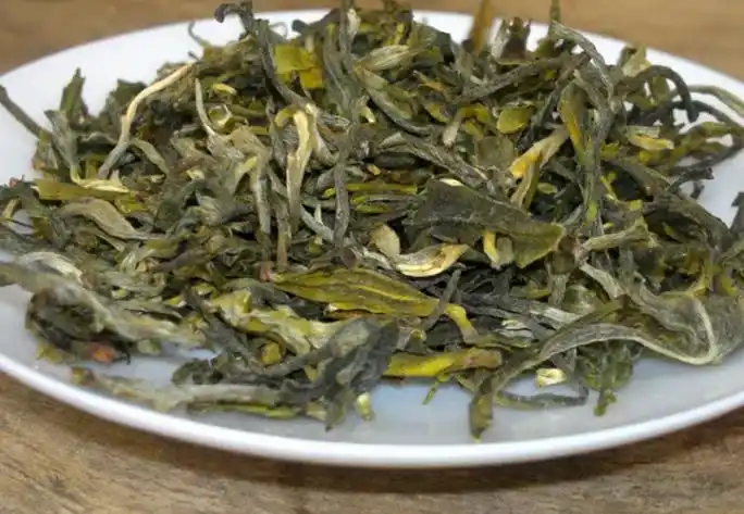 5,广东大叶青大叶青茶为广东的特产,也称大叶青茶,主要产于广东省韶关