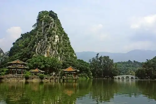 广东肇庆七星岩全景图