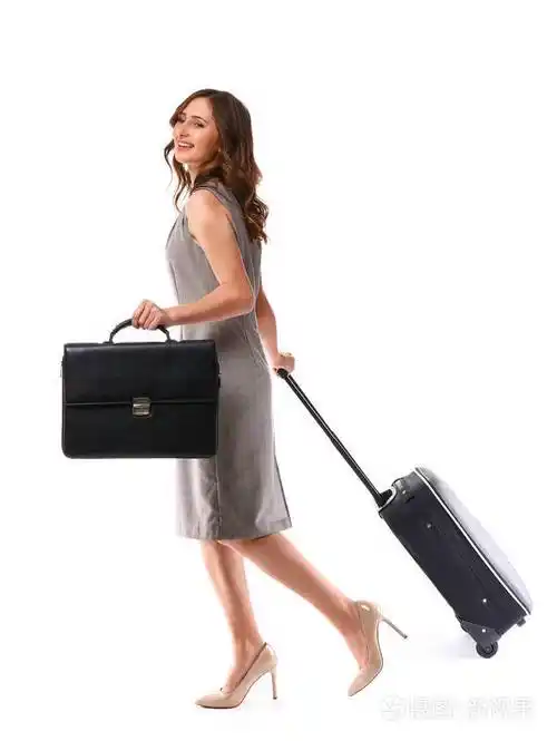 带着行李准备出差的年轻女子白色背景