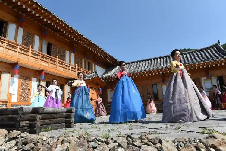 朝鲜族民俗村春兴古春落(歌舞表演)