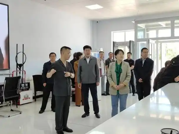 盟人大工委调研组一行到多伦县人民法院开展立案工作情况调研