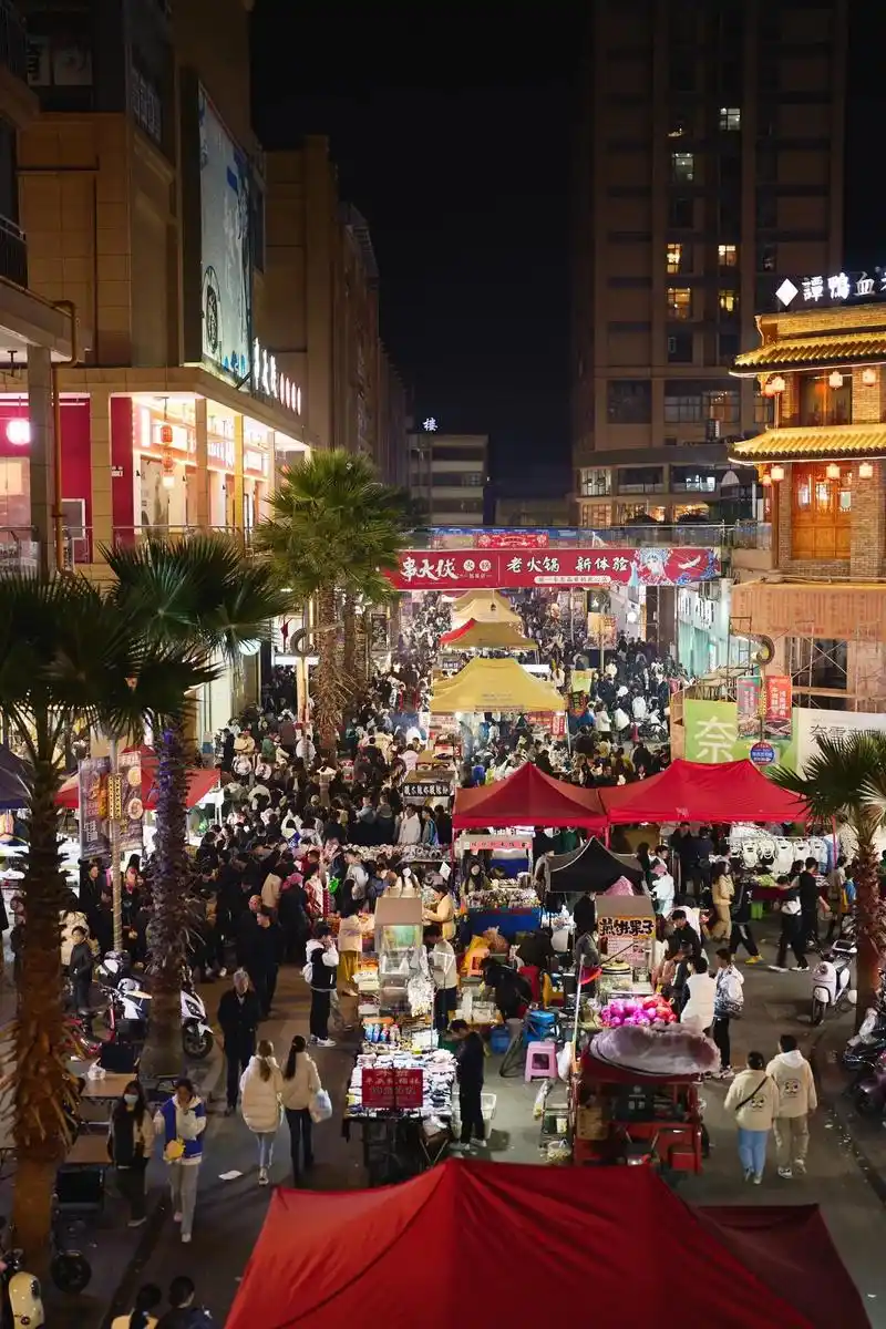 关于跨年夜的一些照片#人潮拥挤 #摄影日记 - 抖音