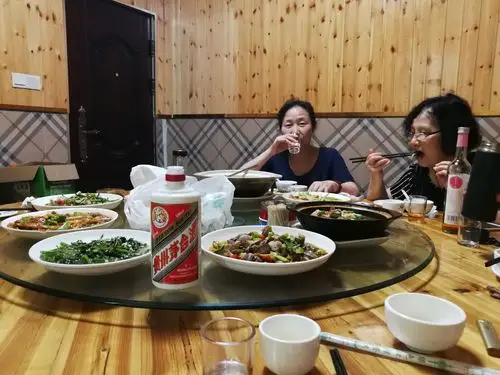 人们居住的地 写美篇     照片上这个房子是他们家100多年前的老房址