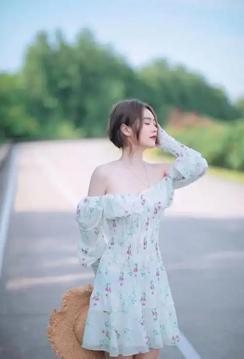 随性简约的拍照姿势,让你面对镜头不尴尬,一个人拍照也能很好看