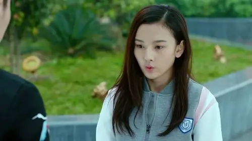 沙婉终于鼓起勇气把礼物送给郁风这样的青春真美好