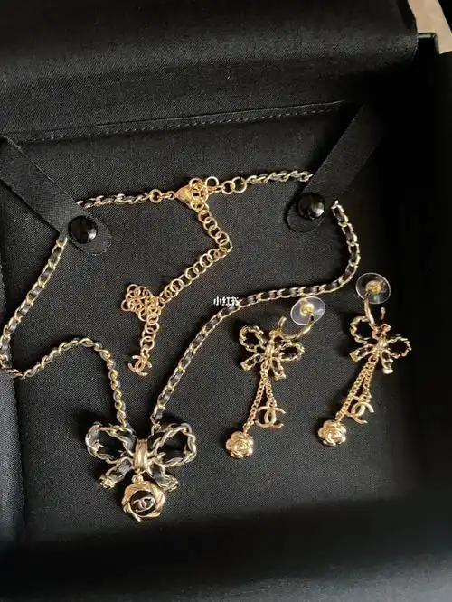 岀香奈儿22a蝴蝶结项链