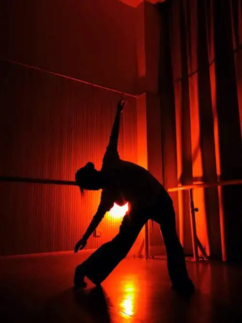 现代舞影子造型即兴