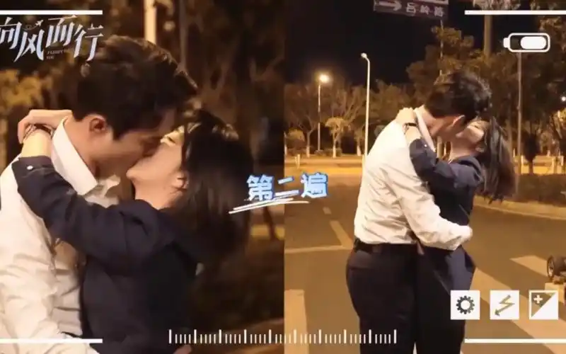 谭松韵拍吻戏太投入,悄悄伸舌头吻到腿软,瘫倒在男主怀中.