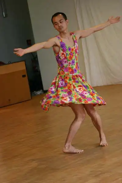 哇! 男人穿裙子!