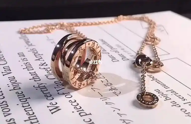 宝格丽镂空弹簧项链