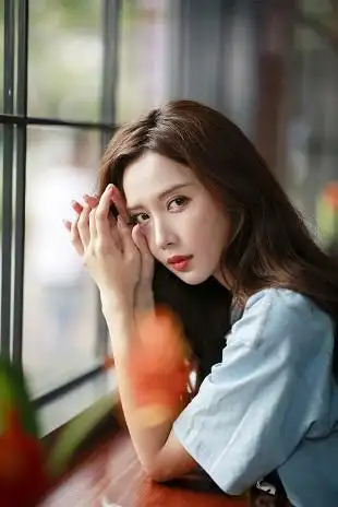 中国内地女演员潘时七