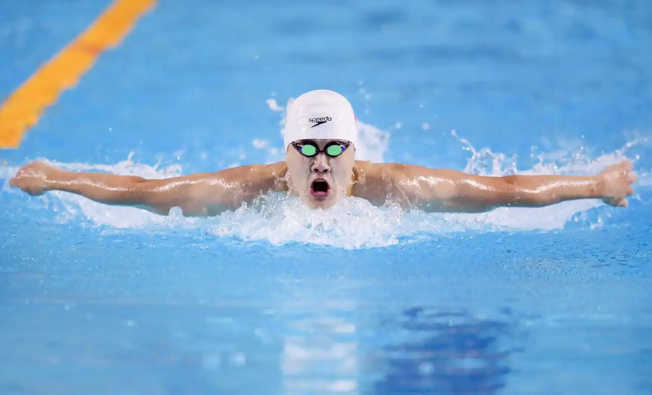 游泳——体校甲组男子200米蝶泳决赛赛况
