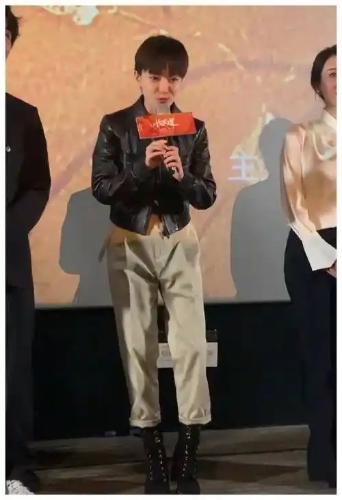 原创她是张翰最新的绯闻女友32岁却穿出未成年身材也是醉了