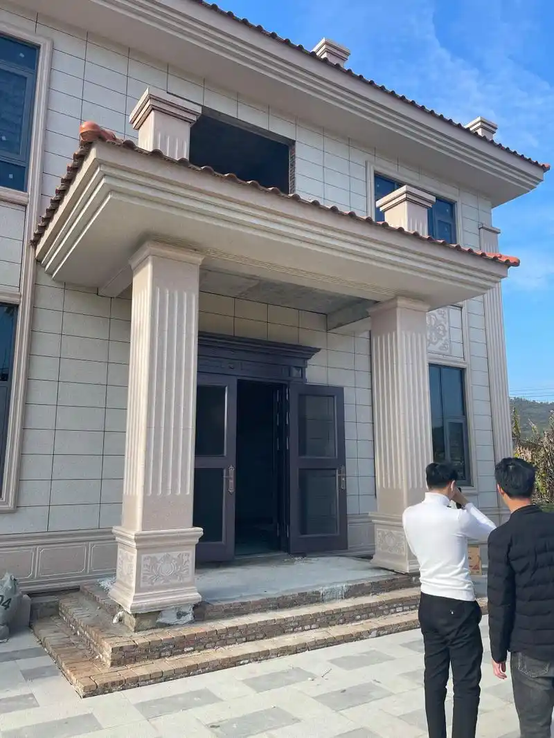 农村自建房别墅装修比大理石还好看300x600外墙砖 150x800凹凸窗线