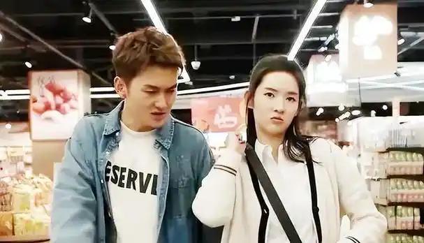 被前男友侵犯被客户骚扰对老板动情长开了的王玉雯有多撩人