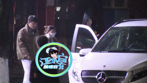 刘宇宁拍戏片场无精打采 外出吃饭为助理贴心掀门帘很有绅士范