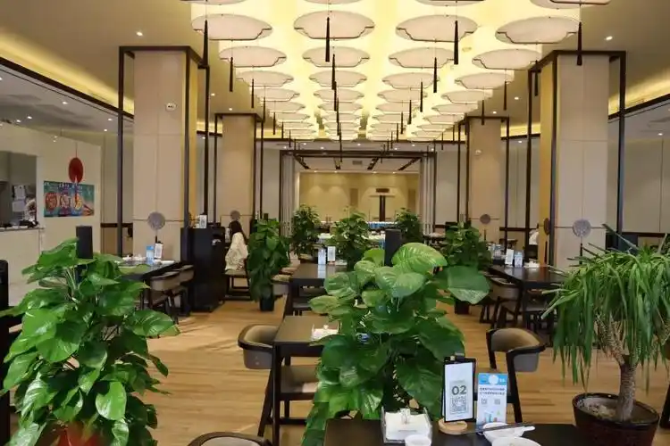 就餐环境方面正大国际中心一层位于第二体育场西侧勺园7号楼是中餐厅