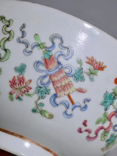 《同治官窑粉彩八吉祥纹碗》