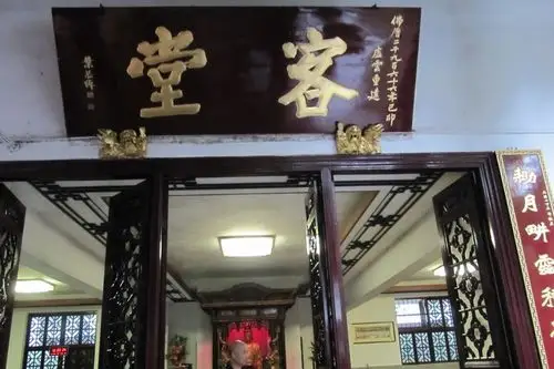 【韶关游踪】之《雨下漫步南华寺》