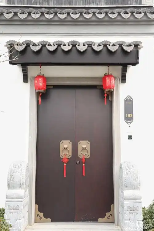 云贵高原乌蒙山中的徽派民居.