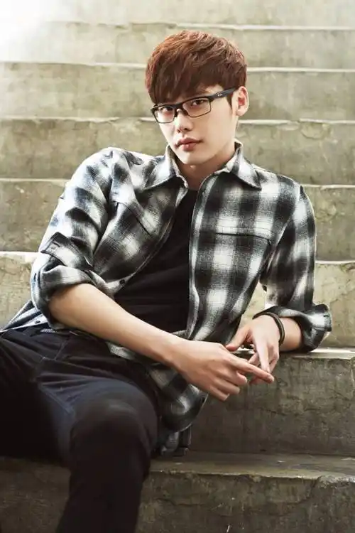 李钟硕 戴眼镜也这么好看!