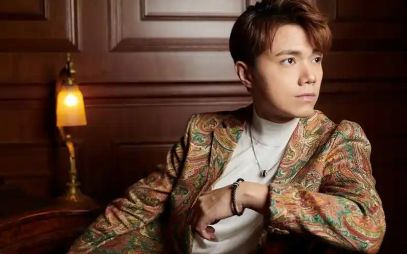 【极高音质】|【spotify】《酷爱》-张敬轩