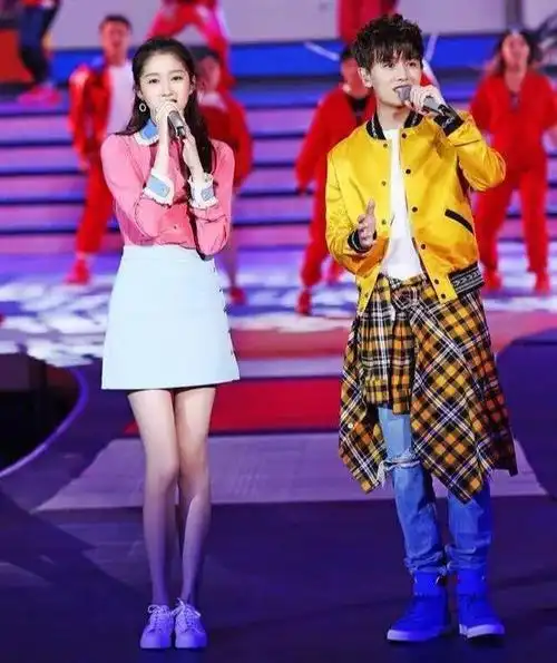 关晓彤这身高,在女演员里其实不好接戏,因为男演员身高压力太大.