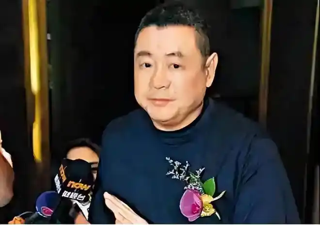 68岁的刘銮雄花3亿做换肾手术康复后将捐肾人娶回家当老婆