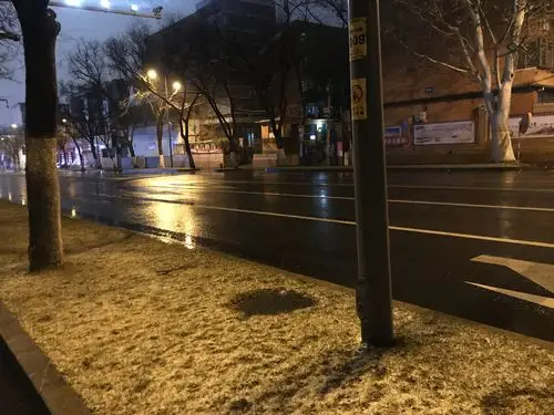 海丽气象吧∣下雪啦!济南有中雪局部大雪 需防范道路结冰