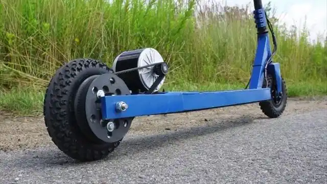 改装制作电动滑板车,大功率皮带驱动,速度可达每小时25公里!