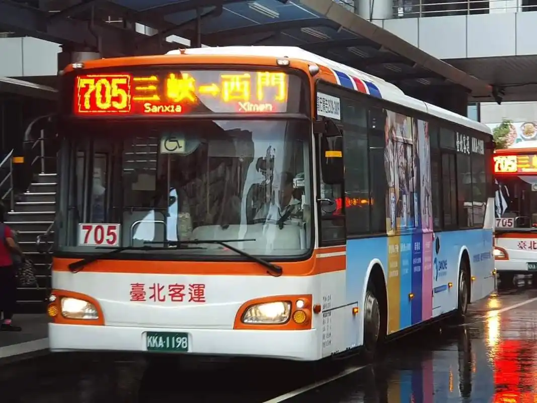 台湾公交车街拍.台北市公交车实拍,台湾街拍,台北客运,首都客 - 抖音