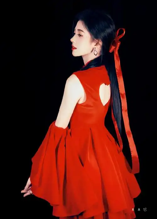 鞠婧祎国风红裙##鞠婧祎官宣加盟江苏卫视跨年