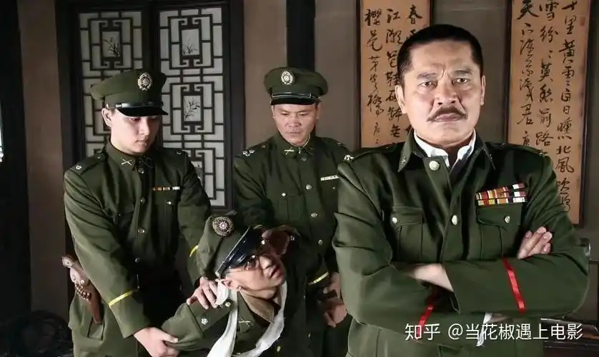 作为一个老戏骨,申军谊总是能把反派角色诠释的非常到位,让人看的时候