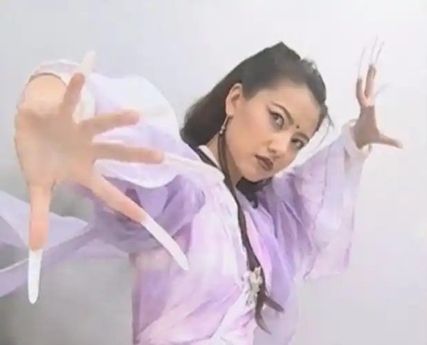 周芷若当上了峨眉掌门之后,自然第一件事便要立威,丁敏君则成了第一