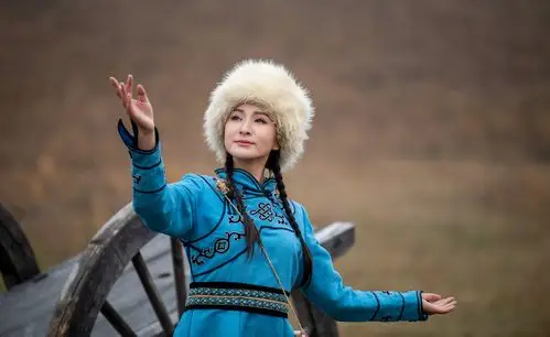 大漠风情 一 蒙古装人像