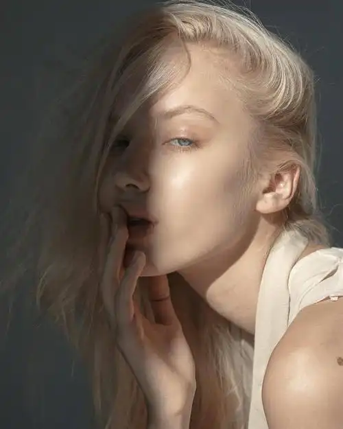 极致的五官脸蛋金发碧眼无敌的气质头像
