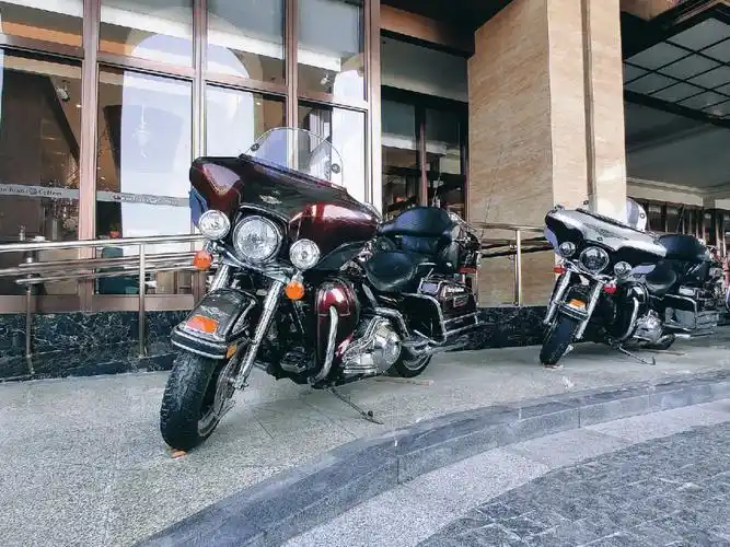 打卡——高乐雅澳式咖啡环境系丽致汇的平台层,门口一排摩托车引人