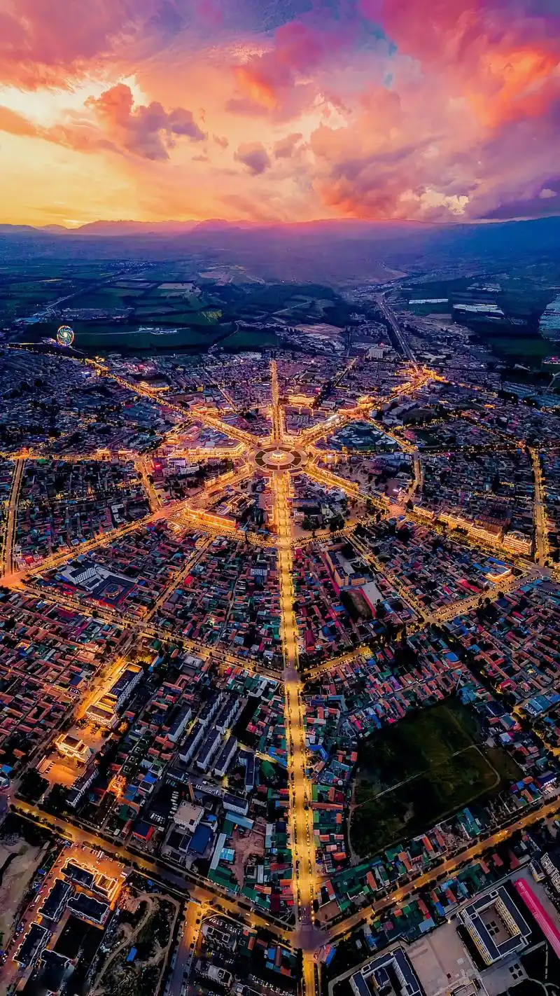 新疆伊犁特克斯八卦城,是全世界蕞大保存蕞完整的八卦城