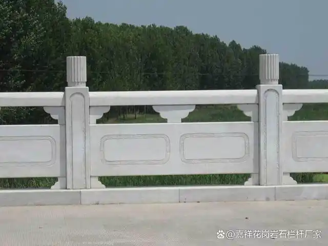 花岗岩石材是贮存量比较不错的石材中的一种,石栏杆乃是咱们现实生活