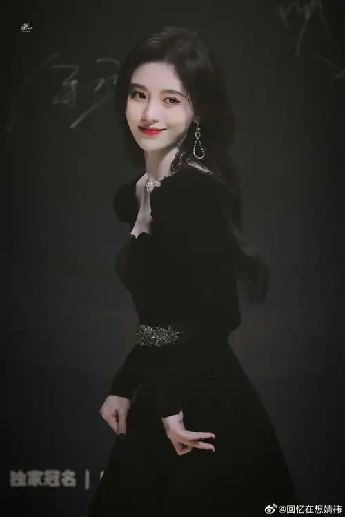 『2019年12月06 日爱奇艺尖叫之夜红毯』  (九宫格#鞠婧祎#)